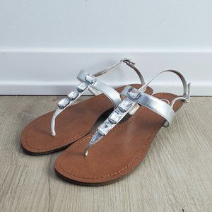 NWT Candies Spiin Silver Sandal Size 9